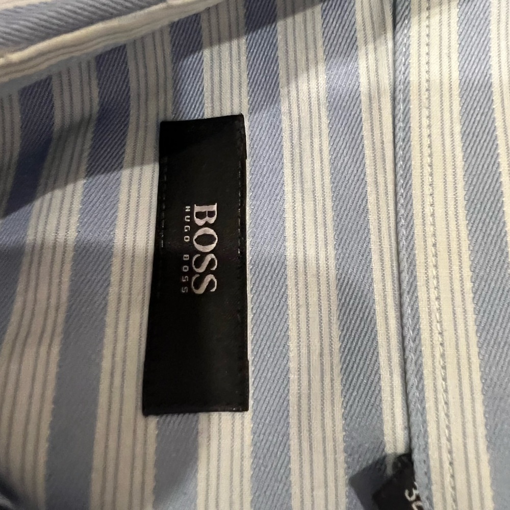 Hugo Boss 17.5 32/33 (XL)